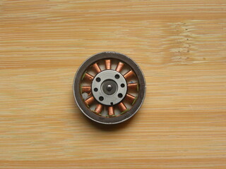 Round brushless DC electric motor of CD drive