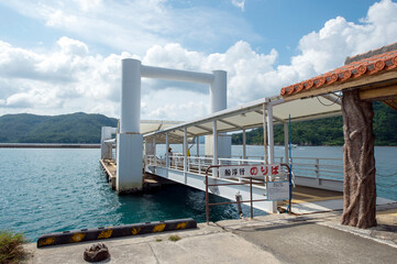 Obraz premium 沖縄県 西表島の船浮行きの船着場
