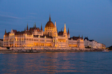 Fototapeta na wymiar View of the building of the Hungarian Parliament in Budapest from a pleasure boat