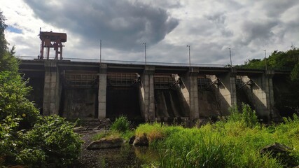 Fototapeta na wymiar dam on the river