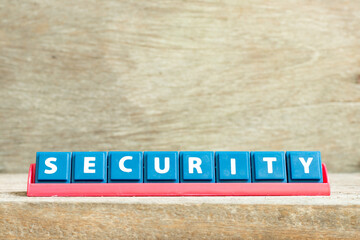 Obraz premium Tile letter on red rack in word security on wood background