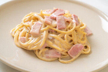 spaghetti white cream sauce with ham