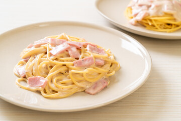 spaghetti white cream sauce with ham