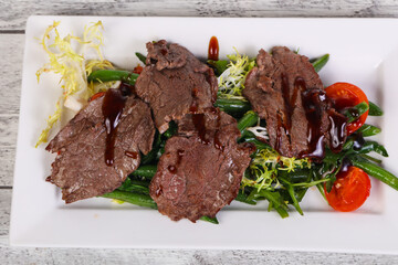 Roastbeef salad with green beans