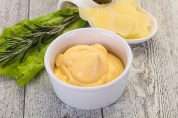 Cheese sauce in the bowl