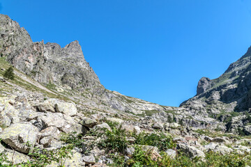 Fototapeta na wymiar Paysage de montagne dans le Mercantour dans les Alpes Mountain landscape in Mercantour park in French Alps