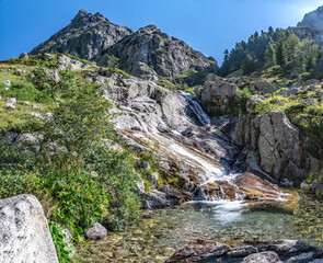 Fototapeta na wymiar Paysage de montagne dans le Mercantour dans les Alpes Mountain landscape in Mercantour park in French Alps