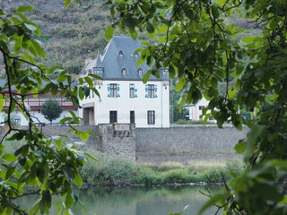 Schloss von der Leyen – Wasserschloss an der Mosel bei Kobern-Gondorf