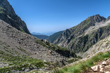 Naklejka premium Paysage de montagne dans le parc du Mercantour dans le Sud des Alpes Mountain landscape in Alps