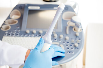 Głowice do usg.  Sprzęt do badania ultrasonograficznego w gabinecie ginekologicznym. 