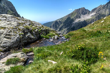Paysage de montagne dans le parc du Mercantour dans le Sud des Alpes 
Mountain landscape in Alps