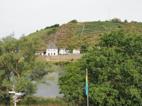 Schloss von der Leyen &ndash; Wasserschloss an der Mosel bei Kobern-Gondorf