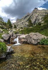 Naklejka na ściany i meble Paysage de montagne dans le Parc National du Mercantour dans le Sud des Alpes