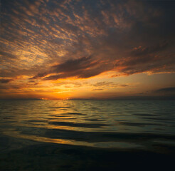Fototapeta na wymiar The beautiful sunset at the lake