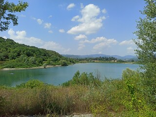 Italia, Toscana, Firenze, Barberino del Mugello, il lago di Bilancino in piena estate.