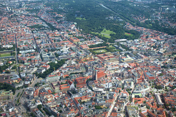 Obraz premium München mit der Frauenkirche und dem Marienplatz von oben 5.7.2020