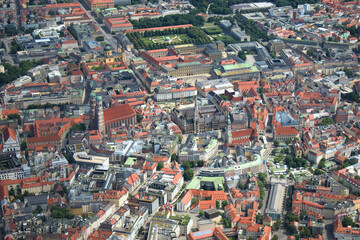 München mit der Frauenkirche und dem Marienplatz von oben 5.7.2020