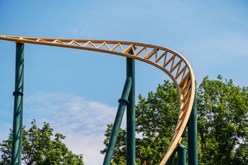 turning rail on an attraction