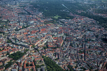 München mit der Frauenkirche und dem Marienplatz von oben 5.7.2020