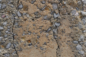 The background image is caused by the cracking of a cement pillar made of limestone and sand.
