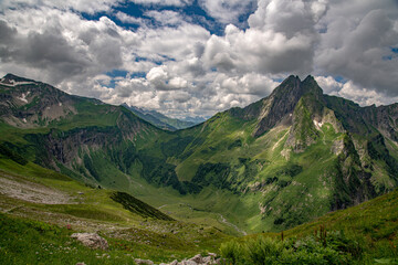 Fototapeta na wymiar Alpen Berge Wandern Österreich 2020 Oberstdorf