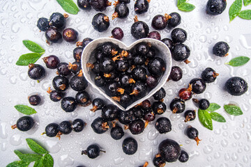 heart of berries template for greeting cards © Kate Prosvirnina
