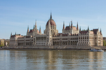 Fototapeta na wymiar View of the Parliament building in Budapest . Hungary