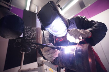 Soudeur TIG sur tube