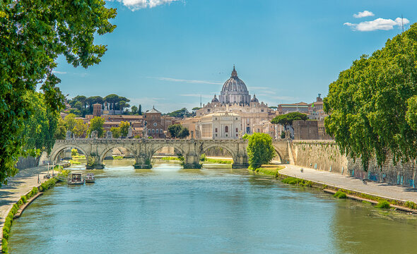 Ponte de Sant`&Acirc;ngelo com Vaticano em fundo