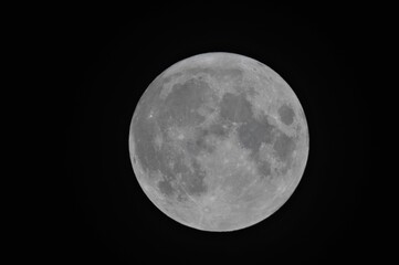 2020年8月3日　月齢13.85　23時03分
満月