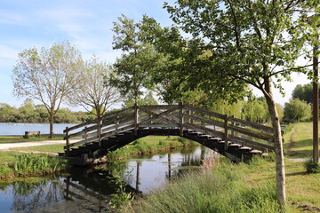 Charente-Maritime - Aigrefeuille - Petit pont de bois du lac de Frace