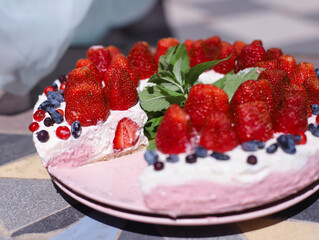 cheesecake with strawberries