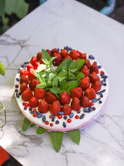 cake with strawberries