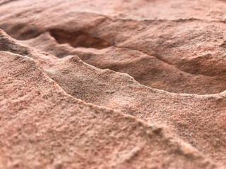 Nahaufnahme von kleinen Sanddünen mit Unschärfe