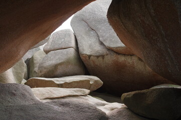 Steinhöhle bei Tregastel