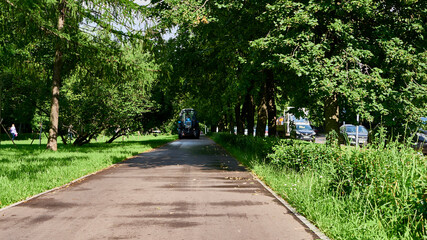 the technique washes the asphalt with water. color