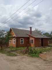 Obraz premium old abandoned village house without owners 