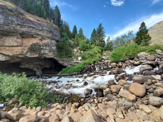 Fototapeta na wymiar Sinks Canyon in Wyoming with running water