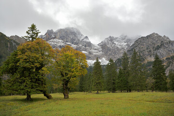 Herbstliche Landschaft im Naturpark Karwendel