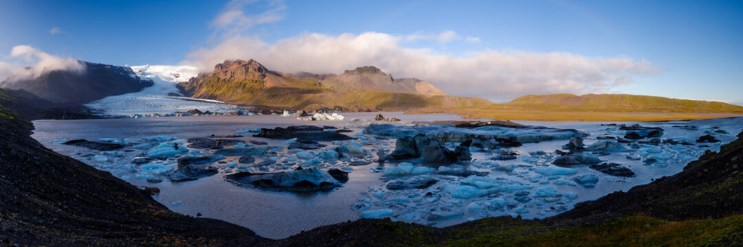 Kv&radic;&ne;&radic;&deg;rj&radic;&part;kull glacier lagoon