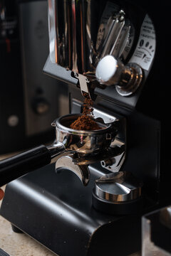 Coffee machine grinding roasted beans