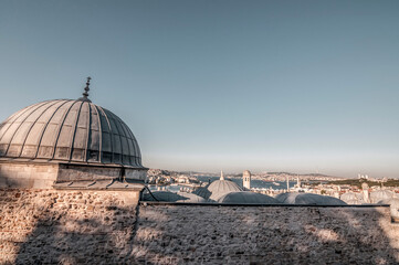 Obraz premium Panoramic cityscape of Istanbul from Suleymaniye Mosque overlooking the Golden Horn or Halic