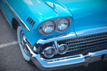 Obraz na płótnie Canvas vintage car retro automobile chrome classic headlight 