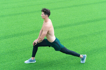 Obraz premium healthy life and self-control concept. Young citizen exercising outside and standing in yoga. Young athlete stretch in the gym. Having a good stretch. Athlete at the city park warming and stretching