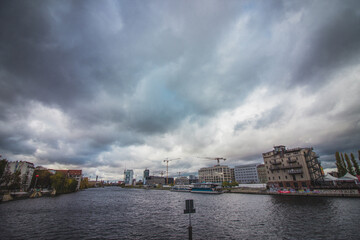 Obraz premium View of the Spree river on a cloudy day in Berlin, Germany.
