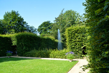 Springbrunnen im Botanischen Garten in Gütersloh im Juli