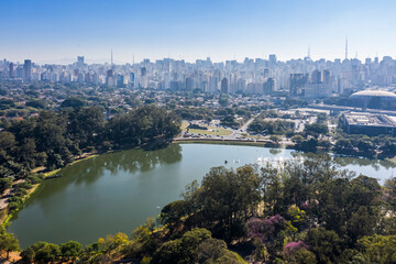 Fototapeta premium lake in Ibirapuera Park with buildings in the background in São Paulo, Brazil