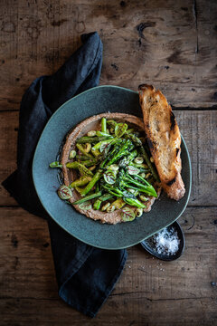 Hummus with asparragus, bimi, green beans and herbs