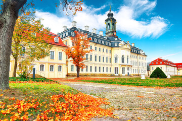 Obraz premium Picturesque autumn view on the Hunting Castle Hubertusburg
