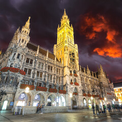 Fototapeta premium Dramatic night view of Marienplatz and Munich city hall.